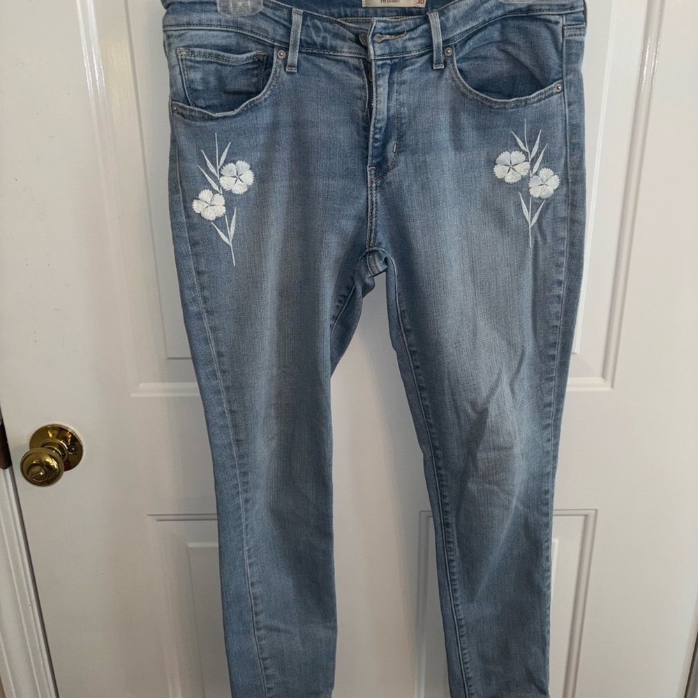 🌸 Levi’s 711 Skinny Jeans with Floral Embroidery – Size 30